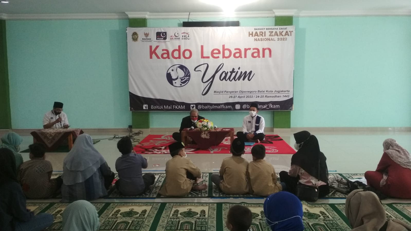 BAZNAS KOTA YOGYAKARTA BERI KADO LEBARAN ANAK YATIM TERDAMPAK COVID-19