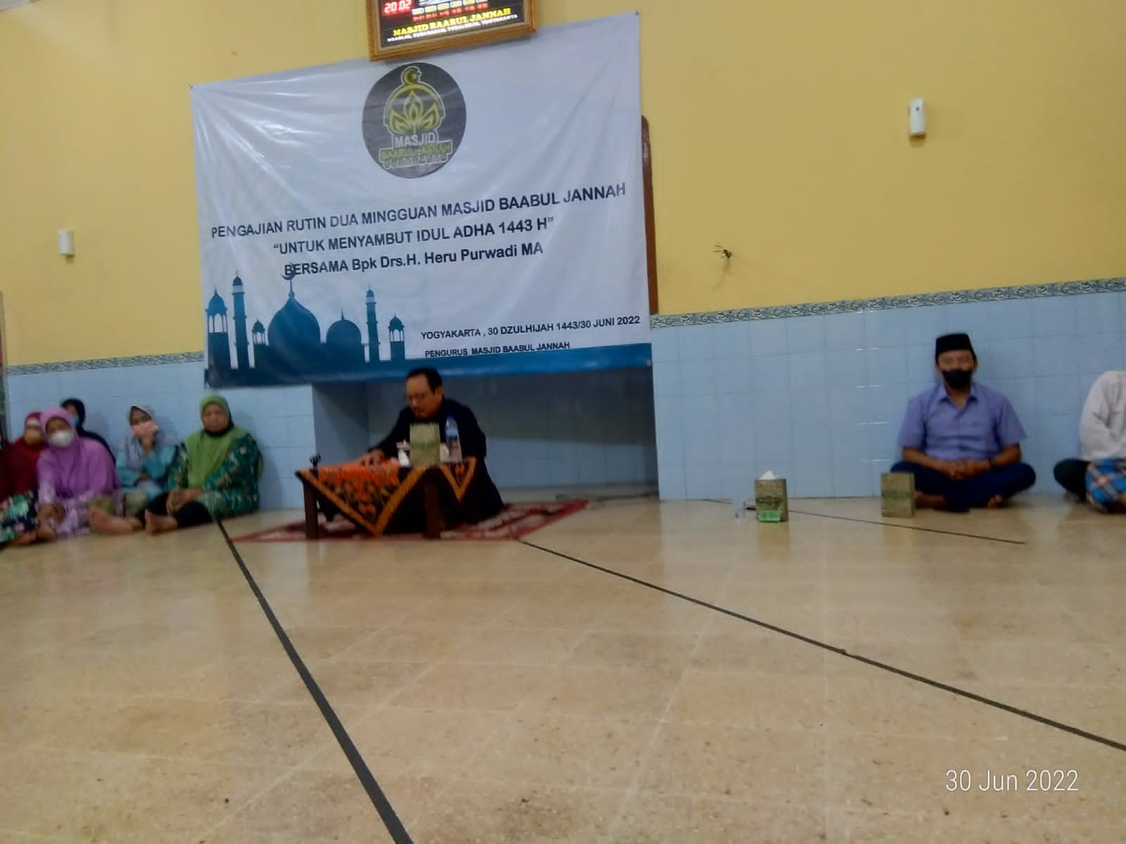 DRS. HERU POERWADI, MA, BERI TAUSIYAH PENGAJIAN RUTIN LAPANAN MASJID BAABUL JANNAH SUDAGARAN