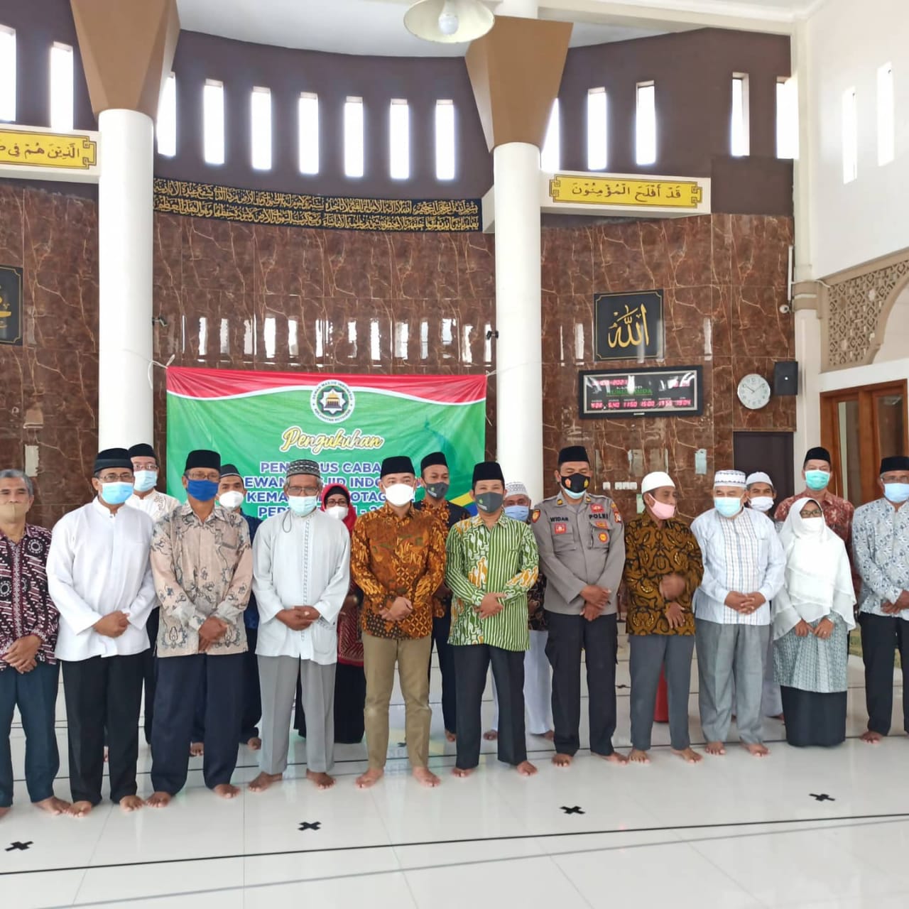 BAZNAS KOTA YOGYAKARTA BERSAMA DMI KOTA YOGYAKARTA BAGIKAN 680 BOXS BAHAN PEMBERSIH UNTUK MASJID/MUSHOLA