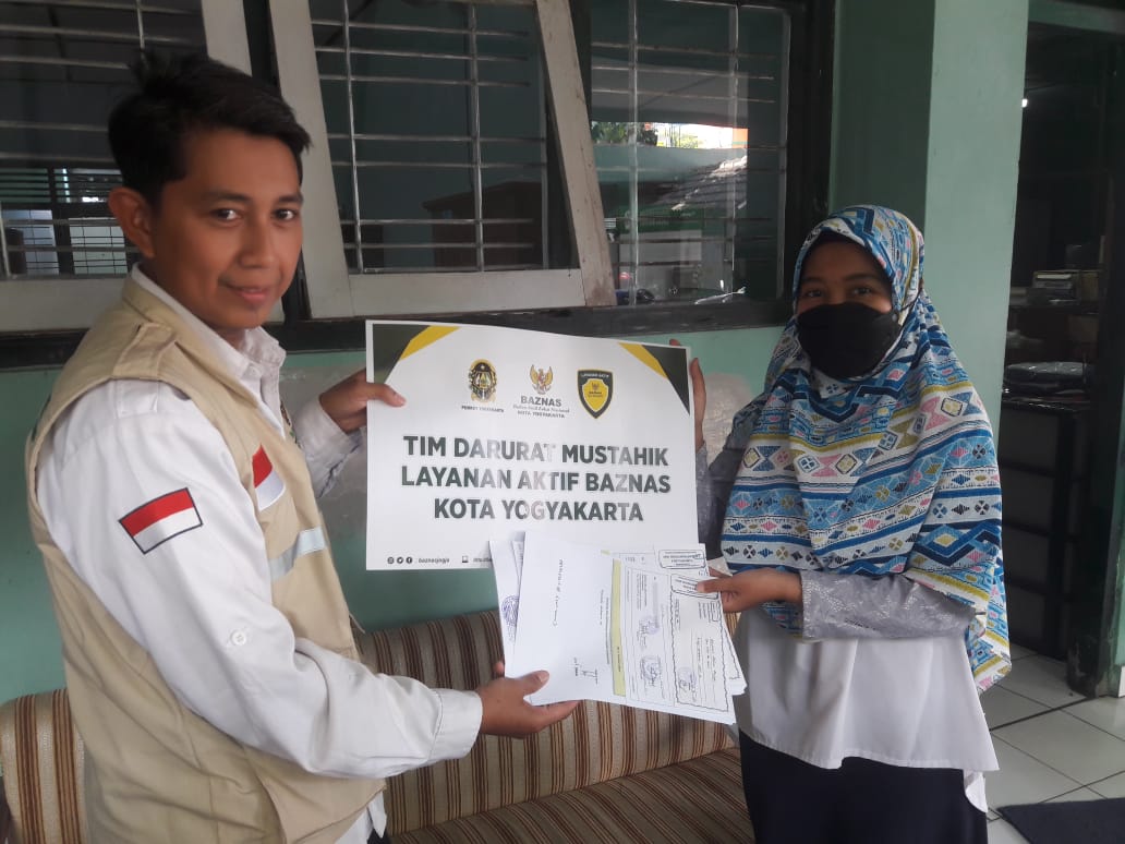 BAZNAS KOTA YOGYAKARTA SERAHKAN BEASISWA BAGI SISWA DHUAFA