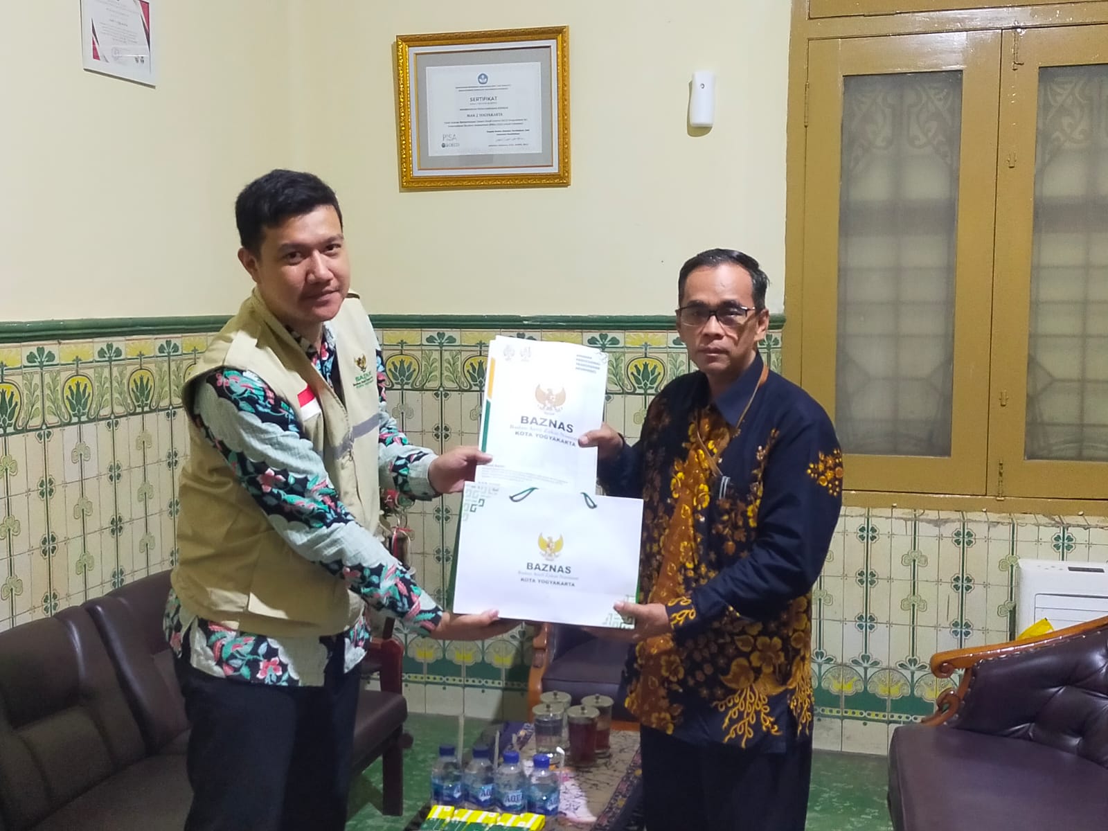 BAZNAS KOTA YOGYAKARTA SERAHKAN DANA ZAKAT MELALUI UPZ MAN 2 YOGYAKARTA