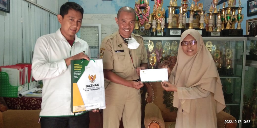 BAZNAS KOTA YOGYAKARTA BERIKAN BANTUAN UNTUK SISWA DHUAFA