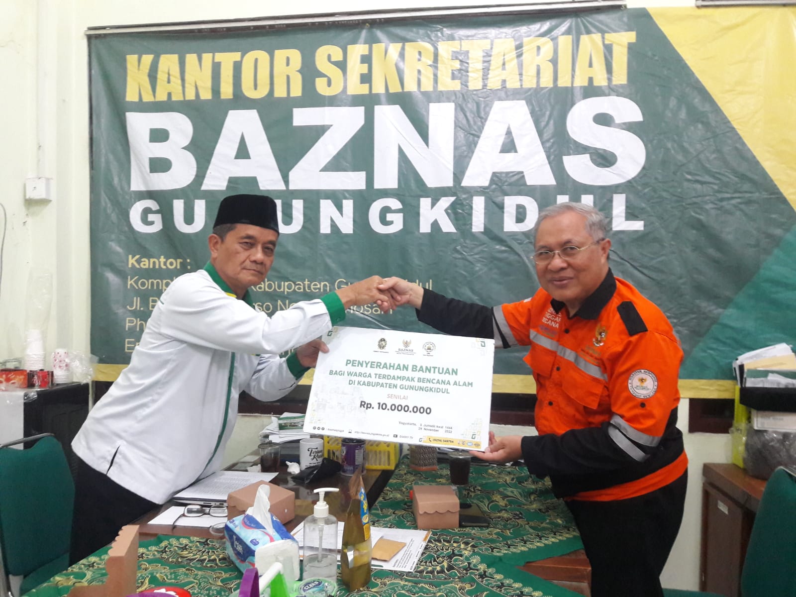 BAZNAS KOTA YOGYAKARTA SERAHKAN BANTUAN RP.10 JUTA BAGI WARGA TERDAMPAK TANAH LONGSOR DI KABUPATEN GUNUNGKIDUL