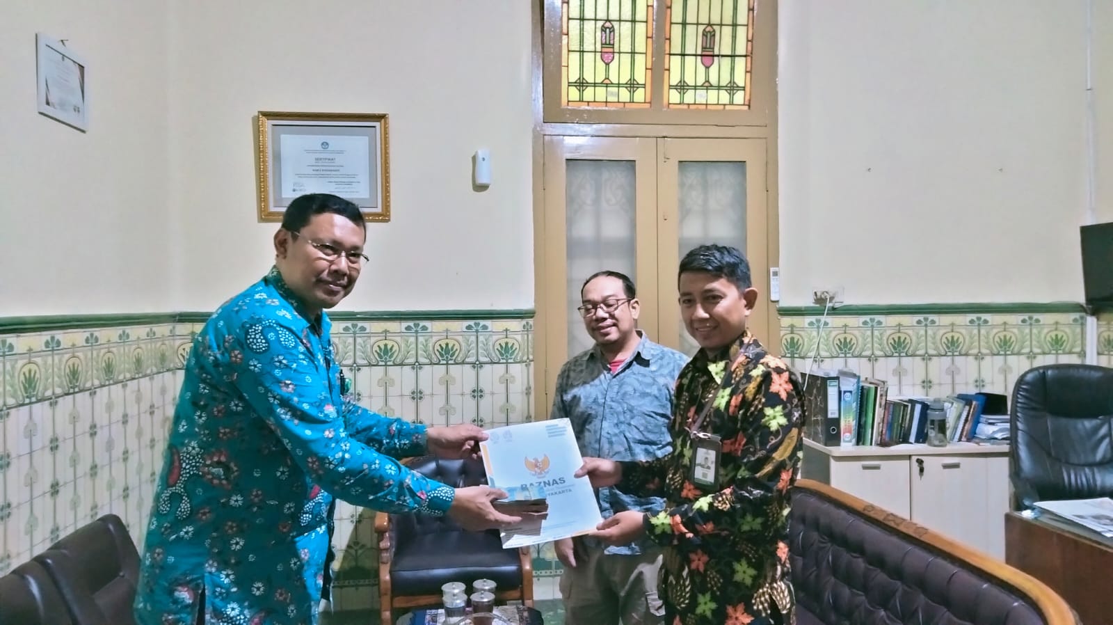 BAZNAS Kota Yk serahkan dana pembantuan tugas pentasharufan UPZ MAN 2 Yogyakarta