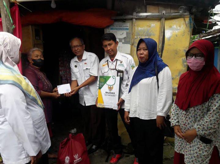 BAZNAS KOTA YOGYAKARTA BERIKAN BANTUAN BAGI KELUARGA ALMARHUMAH IBU PURWANI LESTARI