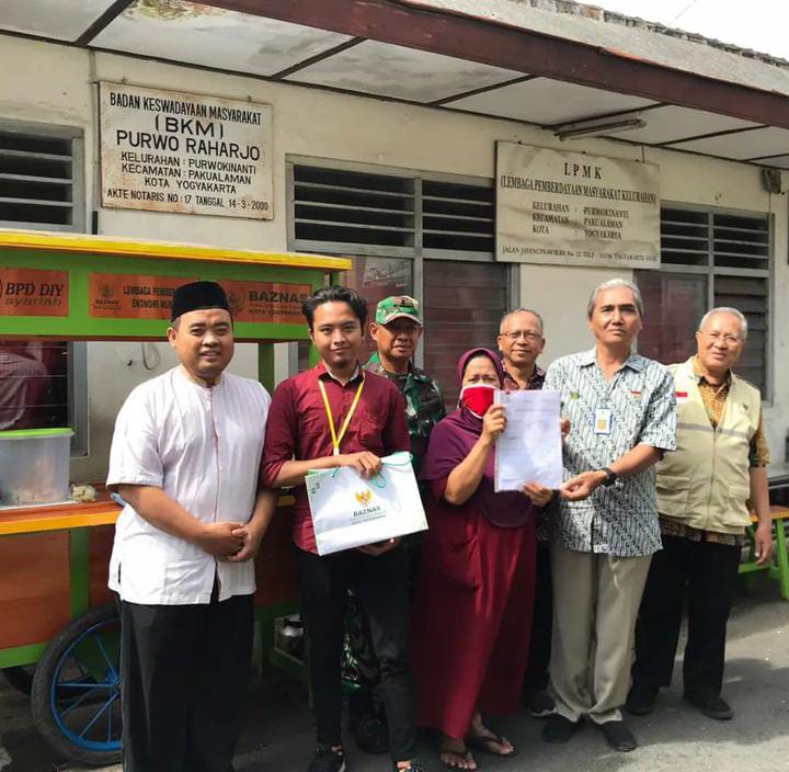 ALHAMDULILLAH  BERKAT BAZNAS KOTA YOGYAKARTA IBU SUPRIHATIN PUNYA GEROBAK BARU DAN TAMBAHAN MODAL USAHA