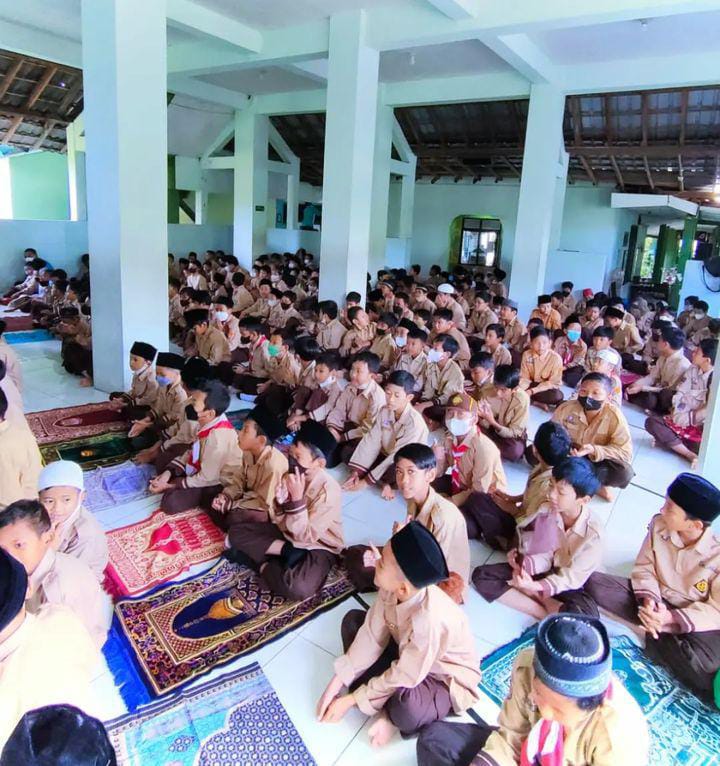 MADRASAH IBTIDAIYAH NEGERI (MIN) 1 YOGYAKARTA ADAKAN PERINGATAN ISRA' MI'RAJ