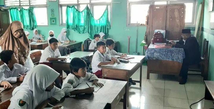 MADRASAH DINIYAH TAKMILIYAH TERINTEGRASI (MDTT) AL HAKIM SD NEGERI KEPUTRAN A