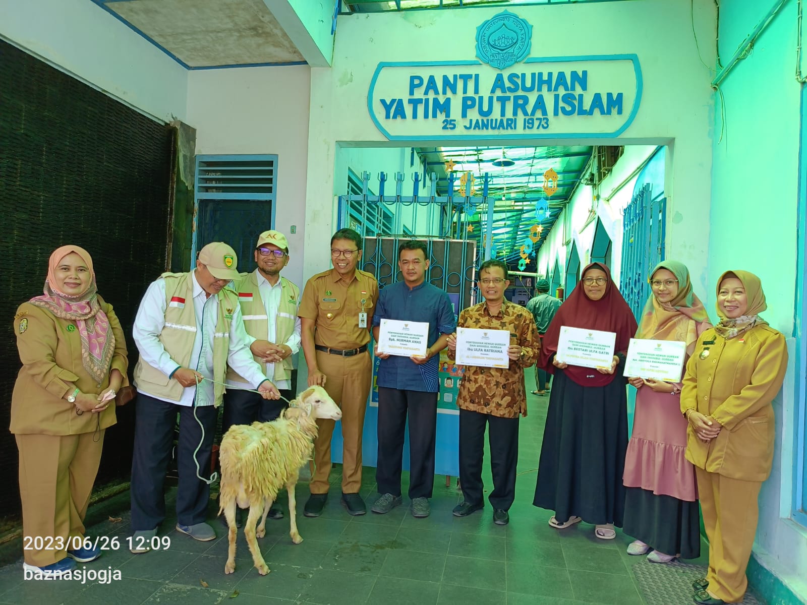 BAZNAS KOTA YOGYAKARTA SERAHKAN QURBAN UNTUK PANTI ASUHAN DAN RUMAH TAHFIDZ