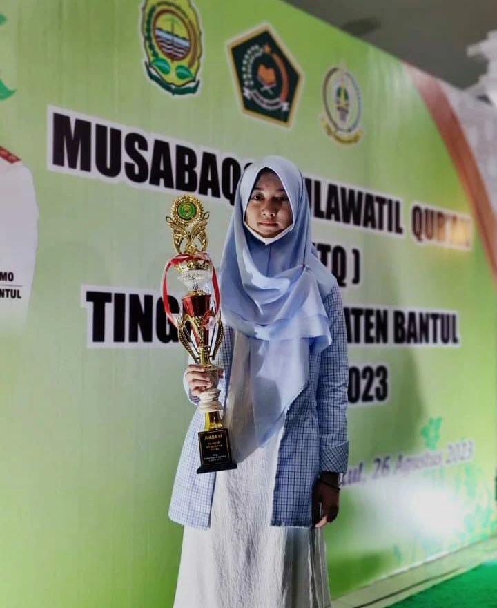 CHAMILA SYAQIB NURKIRANA, PENERIMA BEASISWA KADER HAFIDZ BAZNAS KOTA YOGYAKARTA RAIH JUARA 2 CABANG TILAWAH ANAK PADA MTQ TINGKAT KABUPATEN BANTUL