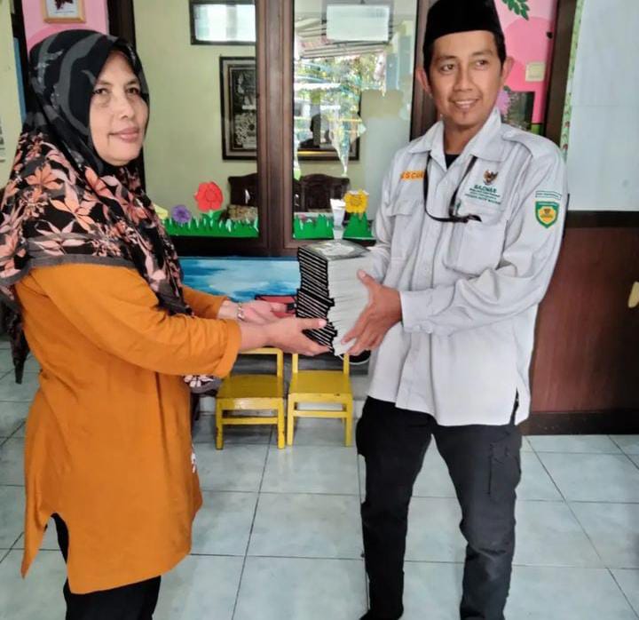 BAZNAS KOTA YOGYAKARTA BANTU BUKU IQRA SISWA MDA TK NEGERI 8 YOGYAKARTA.