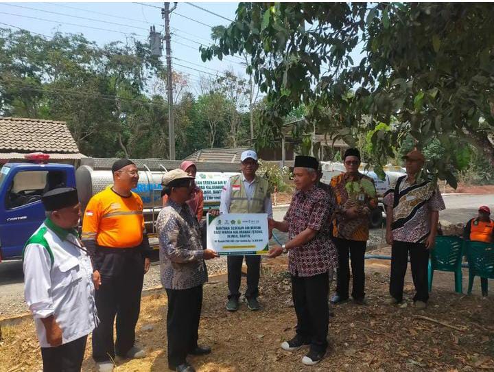 BAZNAS KOTA YOGYAKARTA SALURKAN AIR BERSIH SEJUMLAH 60 TANGKI/300.000 LITER KE KAPANEWON DLINGO BANTUL.