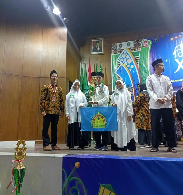 ANNISA FAJARINA, PENERIMA BEASISWA KADER HAFIDZ BAZNAS KOTA YOGYAKARTA RAIH JUARA 1 CCA FESTIVAL ANAK SHOLEH INDONESIA (FASI) XII