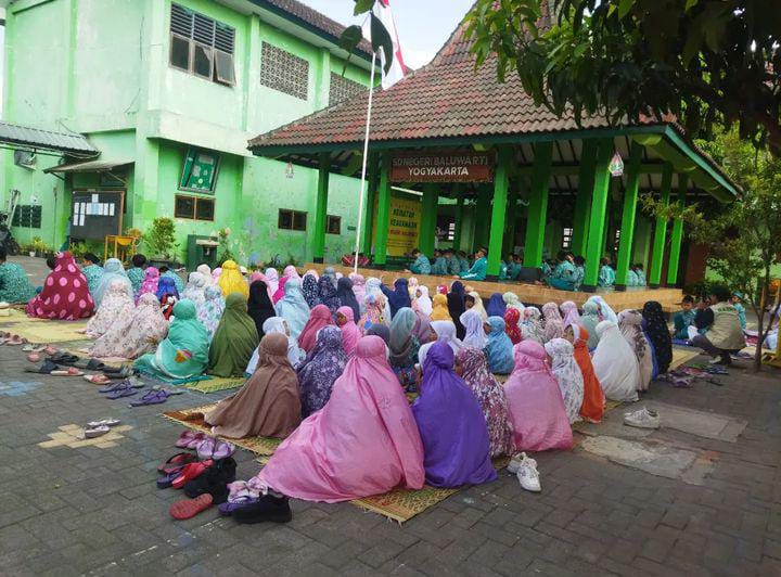 SD NEGERI BALUWARTI KOTA YOGYAKARTA GELAR SHALAT ISTISQA' DAN DOA UNTUK PALESTINA.