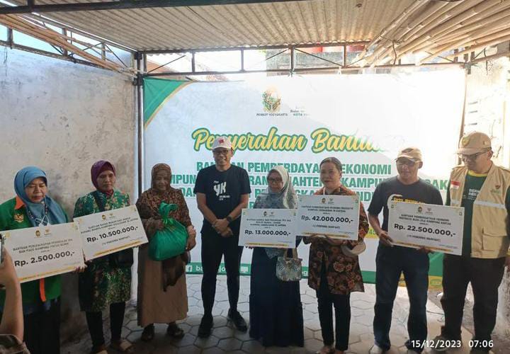 BAZNAS KOTA YOGYAKARTA SERAHKAN BANTUAN KEGIATAN AGAMA DAN MODAL USAHA SENILAI RP.90.500.000