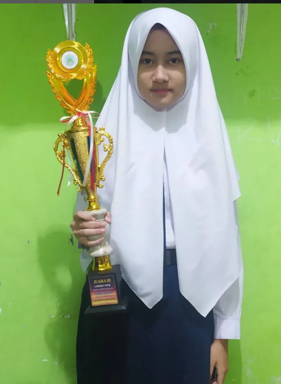 Chamila Syaqib Nurkirana (13 tahun), siswi SMPN 8 Kota Yogyakarta Raih Juara lll di hajatan MTQ siswa SMP/MTs se-DIY