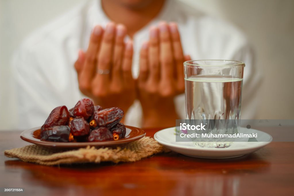Membayar Fidyah dalam Bulan Ramadan: Makna, Hukum, dan Praktik