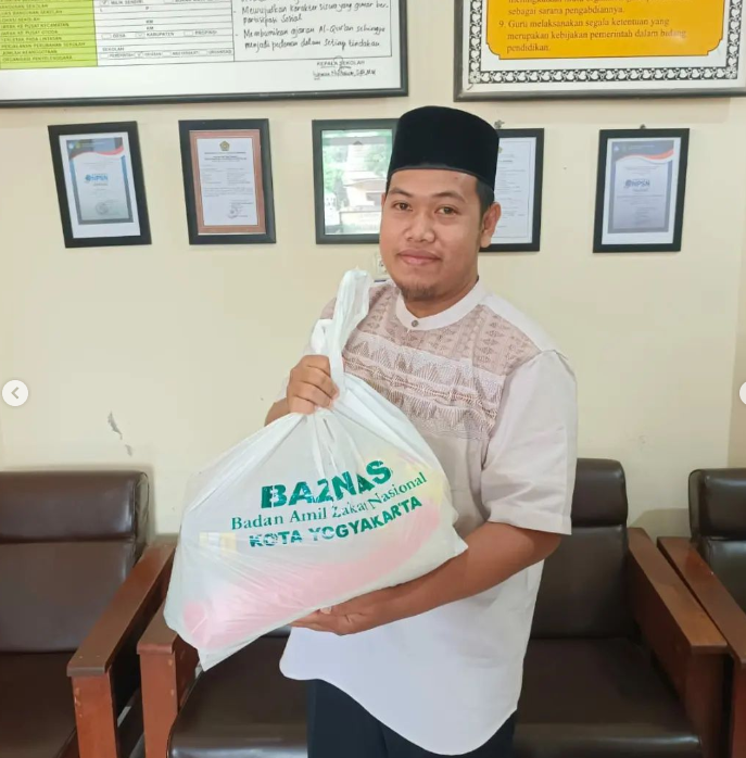 BAZNAS Kota Yogyakarta Bagikan Paket Bahan Makan Bagi Ustadz/Santri Senilai Rp.14.000.000