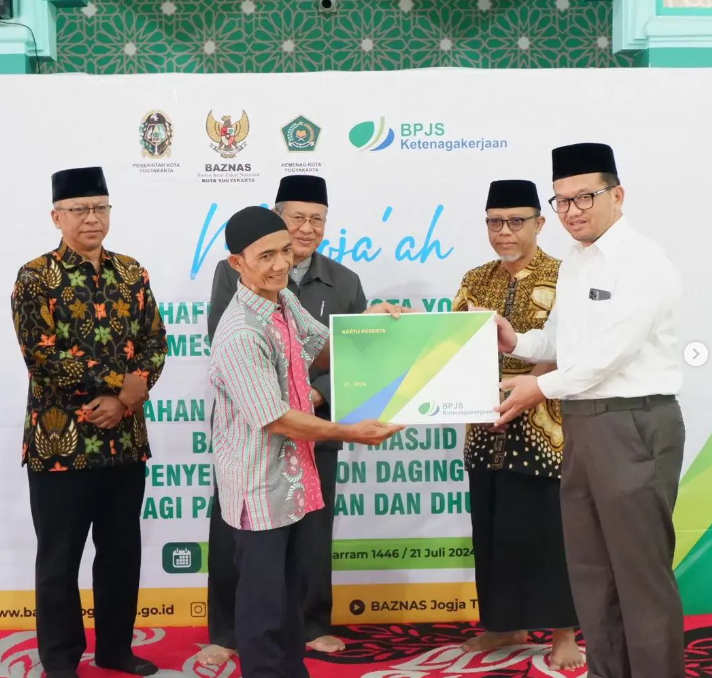 BAZNAS Kota Yogyakarta Serahkan 500 Kartu BPJS Ketenagakerjaan Bagi Marbot Masjid Se-Kota Yogyakarta