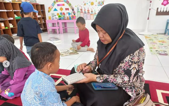 Ananda Sholeh dan Sholehah siswa TK Negeri 6 Yogyakarta Mengikuti Belajar Membaca Huruf Al Qur'an Metode Iqra'